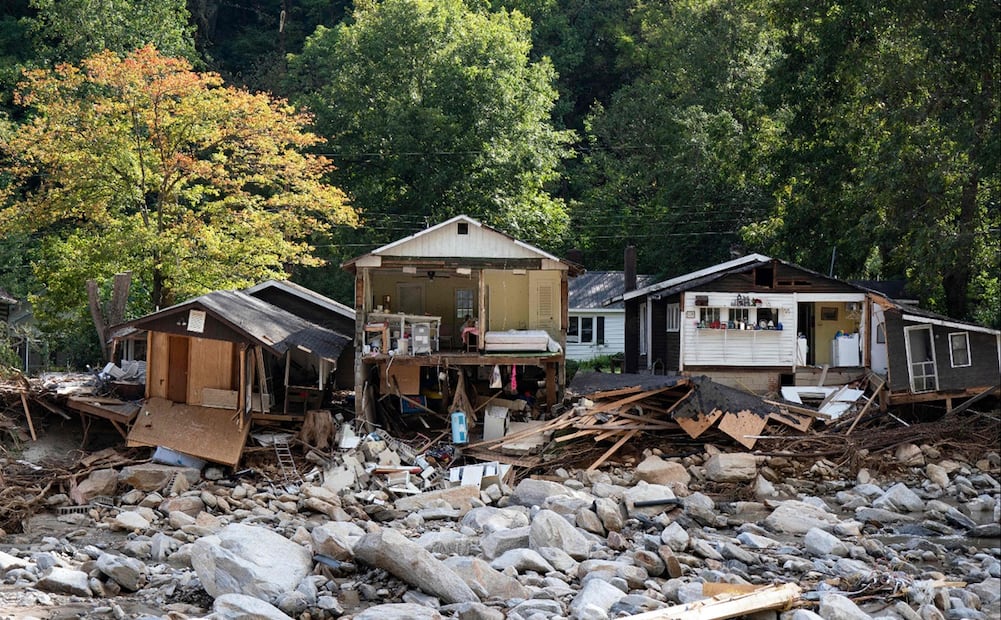 El Mandatario ordenó el envío de mil soldados para ayudar con las tareas de recuperación. Foto: AFP