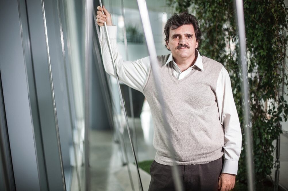 Enrique Serna es uno de los 12 autores del nuevo volumen (ARCHIVO EL UNIVERSAL)