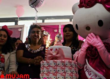Hello Kitty festeja su cumpleaños en el Mujam