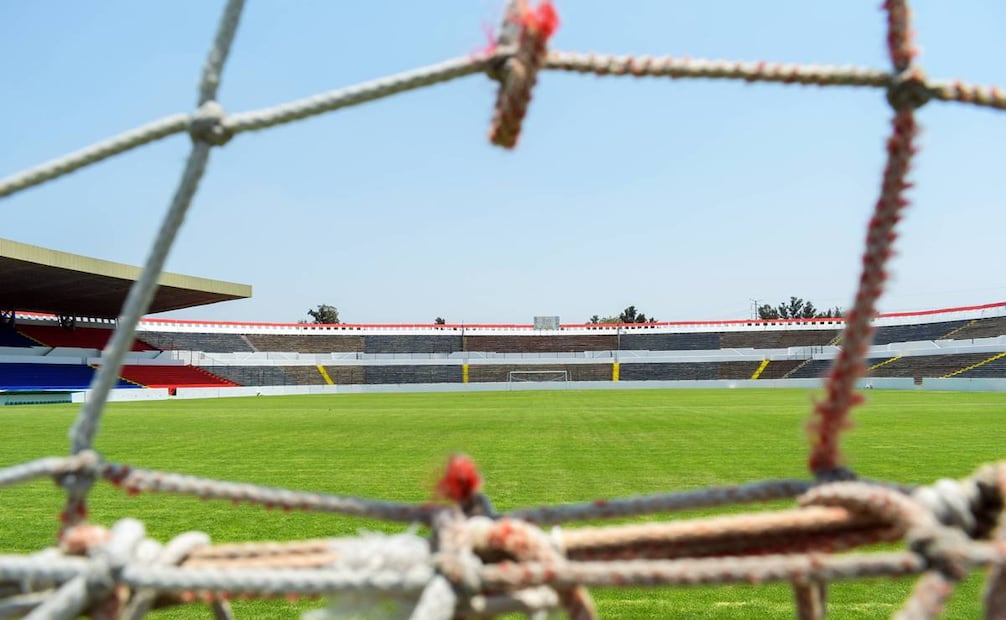 Vista actual de la portería del Neza 86. Durante su inauguración, decenas de asistentes estuvieron así de cerca de la cancha. Foto: Santiago Cadena/EL UNIVERSAL.