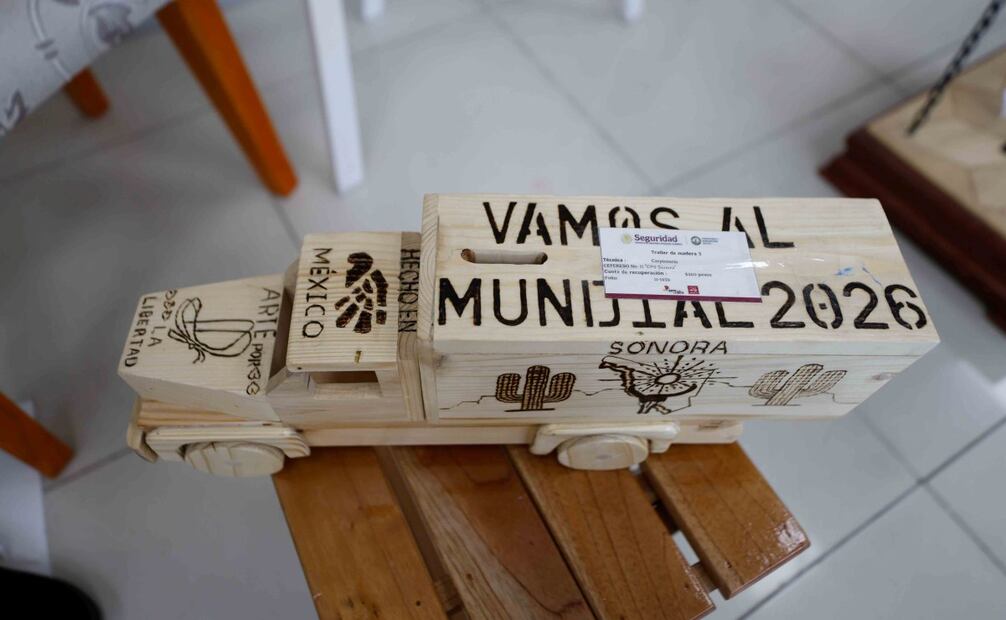 Los productos de “Arte por la Libertad” abarcan distintas técnicas: herrería, cerámica, textiles, óleo, piñatería, carpintería, textiles, moldeado de jabón. Foto: Diego Simón Sánchez/ EL UNIVERSAL