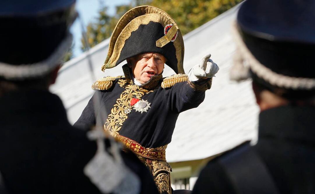 El profesor, aficionado a la reconstrucción de la historia militar de Francia, confesó hoy en el hospital haber matado a la mujer  (Foto: AP)