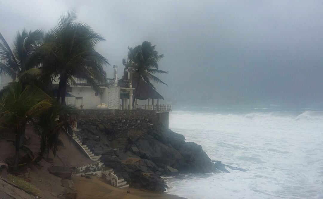 El Ciclón Tropical Uno evolucionó a convertirse en Tormenta Tropical Alberto y mantiene en alerta a México.Sigue aquí las últimas actualizaciones sobre su trayectoria y afectaciones. / Foto: Ramón Romero/ EL UNIVERSAL