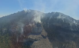 Por tierra y aire, combaten incendio forestal en Miquihuana, Tamaulipas; fuego afecta unas 250 hectáreas de matorral bajo y sotol