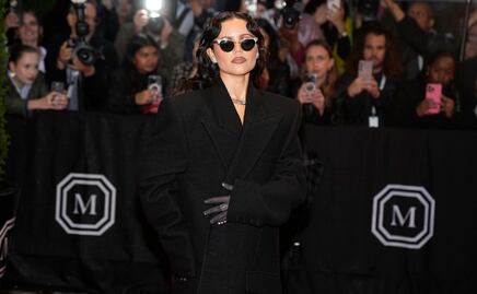 Jenna Ortega brilló en la Met Gala con vestido metálico del que todos hablan