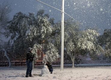 Inusual nevada sorprende al sureste de EU