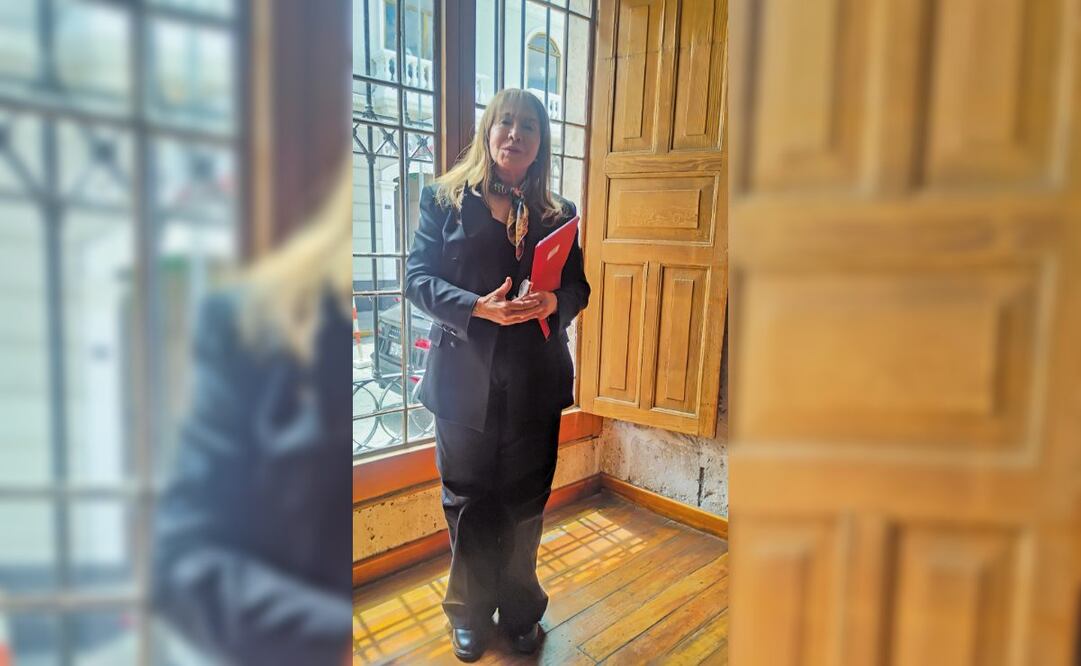 La editora y poeta Jeannette Clariond asegura que en Vaso Roto no piensan en las corrientes literarias, sino en la formación de lectores. Foto: Yanet Aguilar Sosa / EL UNIVERSAL