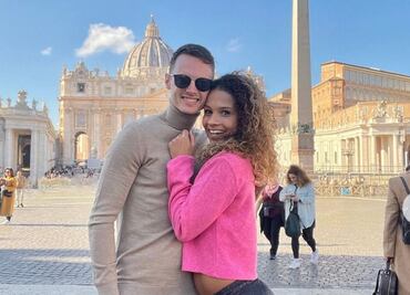 Árbitra presume relación con futbolista al que dirigió