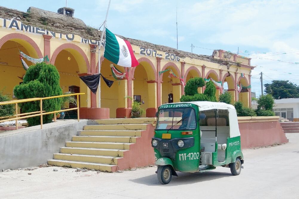 En Rancho Gubiña el terremoto dejó un saldo de ocho muertos, 200 casas colapsadas y 700 que tendrán que ser demolidos por tener severos daños. (ALBERTO LÓPEZ. EL UNIVERSAL)