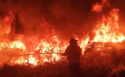 Se registra impresionante incendio en predio de Tláhuac 