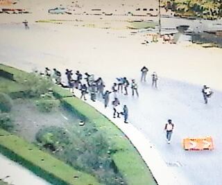 Glorieta de Colón sufre destrozos de encapuchados