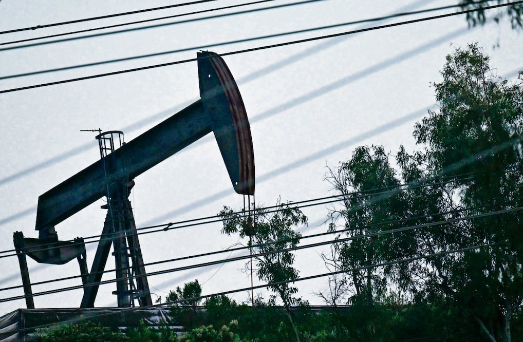 El barril de petróleo estadounidense cerró ayer arriba de 90 dólares por
primera vez desde octubre de 2023. Foto:  Frederic J. Brown/ AFP
