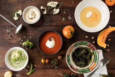 Consiéntete con una sencilla sopa de jitomate rostizado 