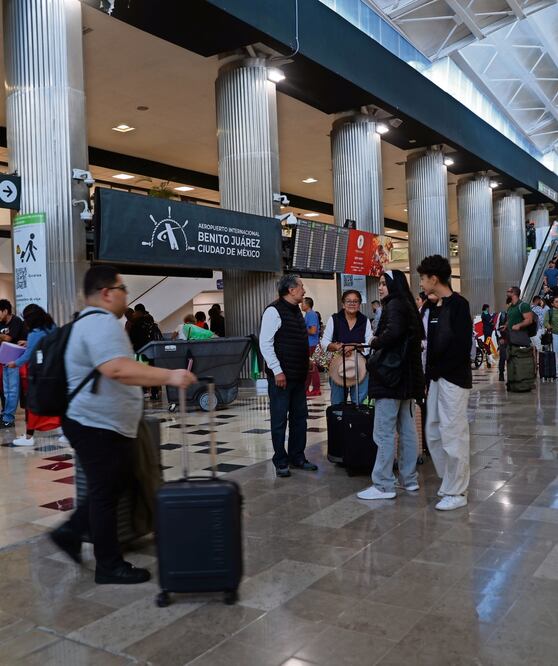 La disminución de pasajeros se debe a la reducción de vuelos para aliviar la saturación del AICM. Foto: Archivo EL UNIVERSAL