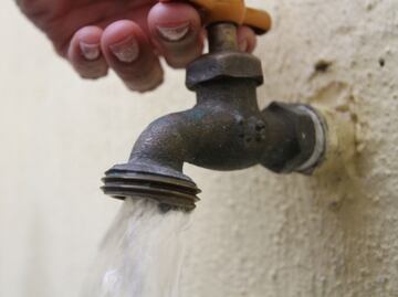 Reparación en acueducto Tláhuac-Mixquic reduce suministro de agua en 32 colonias de Iztapalapa