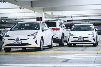 Diputados de Morena regresan autos