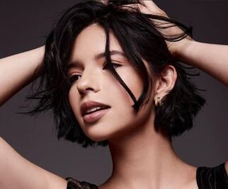 Ángela Aguilar te muestra cómo triunfar con unos jeans de cintura alta y un crop top