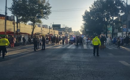 Comerciantes bloquean Eje 2 Norte y Congreso de la Unión; exigen reinstalación de energía eléctrica en mercado Minillas