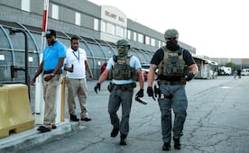 ICE retiene más de 342 personas en centro con capacidad para 56; congresistas denuncian hacinamiento en Florida