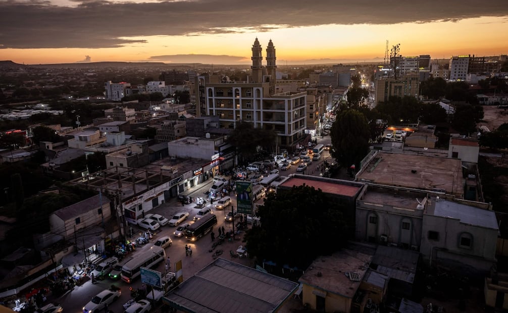 Esta fotografía, tomada el 7 de noviembre de 2024, muestra una vista general de la ciudad de Hargeisa, capital y mayor ciudad de la autoproclamada República de Somalilandia. El 26 de diciembre de 2025, el presidente de Somalilandia celebró el anuncio de Israel de reconocer su condición de Estado y afirmó que la decisión marcaba el inicio de una "alianza estratégica". Foto: AFP