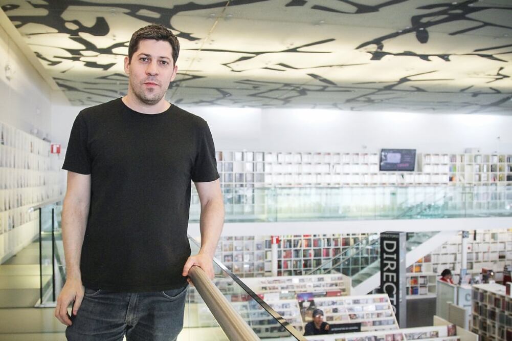 Diego Esteras, uno de los dos editores fundadores en Argentina de Caja Negra, cuyos libros circulan ya en México (JUAN BOITES. EL UNIVERSAL)