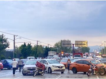 VIDEO "Si no es un bloqueo, se inundan las calles"; pasajeros del AICM pierden vuelos por fuerte lluvia en la CDMX