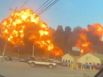 Avión de UPS se estrella cerca del aeropuerto internacional de Louisville; reportan 3 muertos y 11 heridos