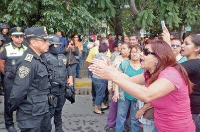 Pelean vecinos para defender su colonia