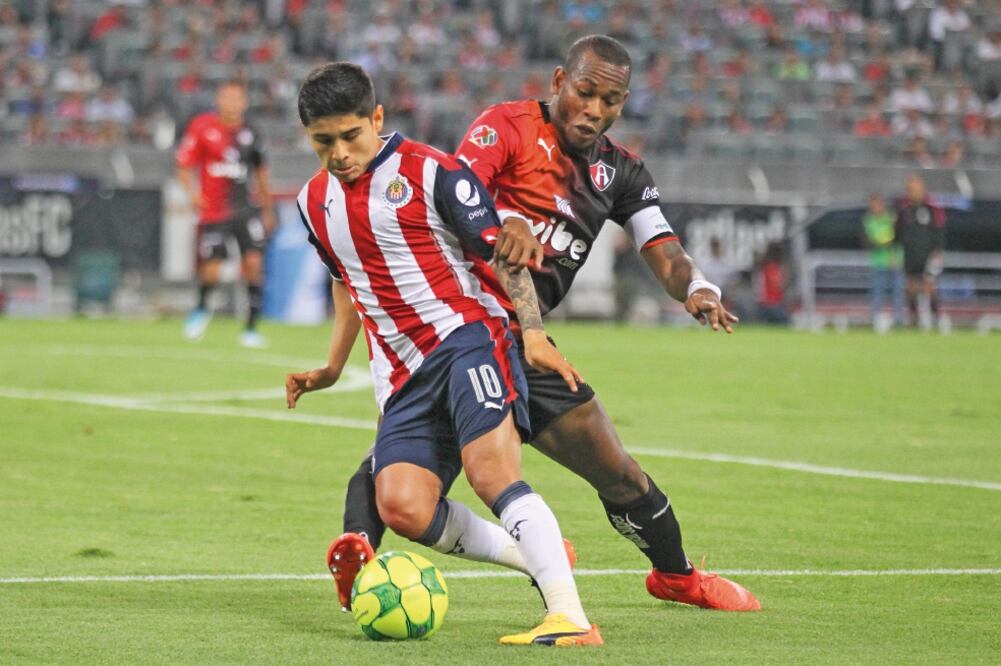 La afición chiva insultó al africano (CARLOS ZEPEDA. IMAGO7)