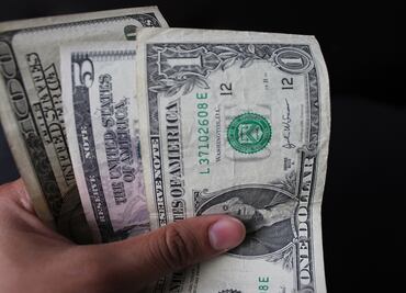 Dólar sigue al alza; abre en $18.70 en bancos de la CDMX