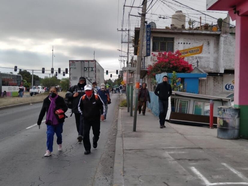 Bloquean calles de Ecatepec para exigir apertura de bares y restaurantes ante Covid-19