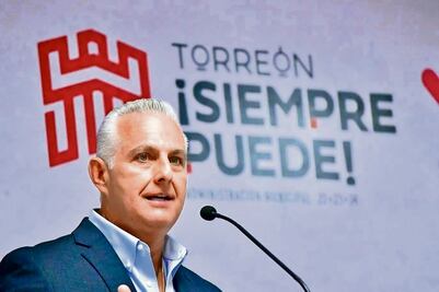 Tropieza ayuntamiento de Torreón con bolardos tipo lápida