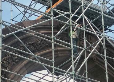 VIDEO: Hombre intenta suicidarse desde el Arco de la Independencia en Monterrey