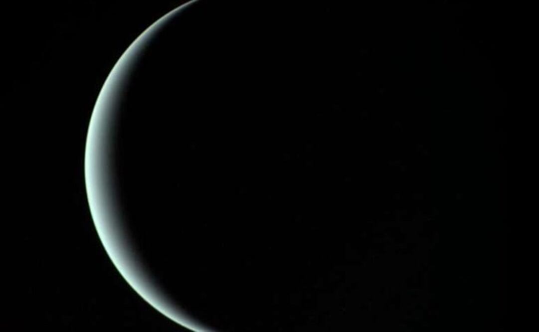 El sulfuro de hidrógeno, el gas que le da a los huevos podridos su olor característico, impregna la atmósfera superior del planeta Urano. (FOTO: NASA)