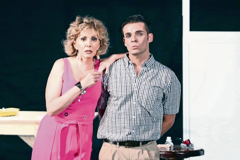 Anabel Ferreira y Javier de la Vega protagonizan la puesta en escena (FOTOS: BERENICE FREGOSO. EL UNIVERSAL)