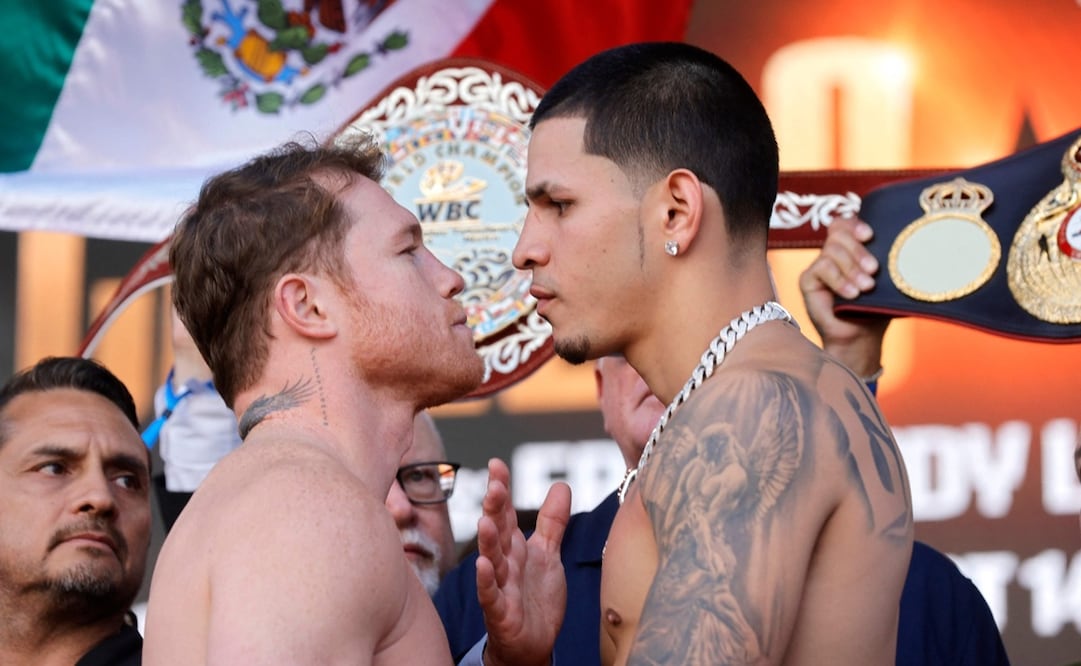 Canelo Álvarez y Edgar Berlanga en la ceremonia de pesaje - Foto: AFP