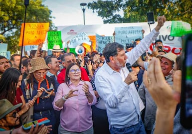 Expolicías irrumpen en evento de Noroña; “no eres bienvenido en Sinaloa”, dicen 