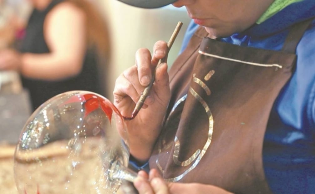 Muestran esferas navideñas en Estados Unidos