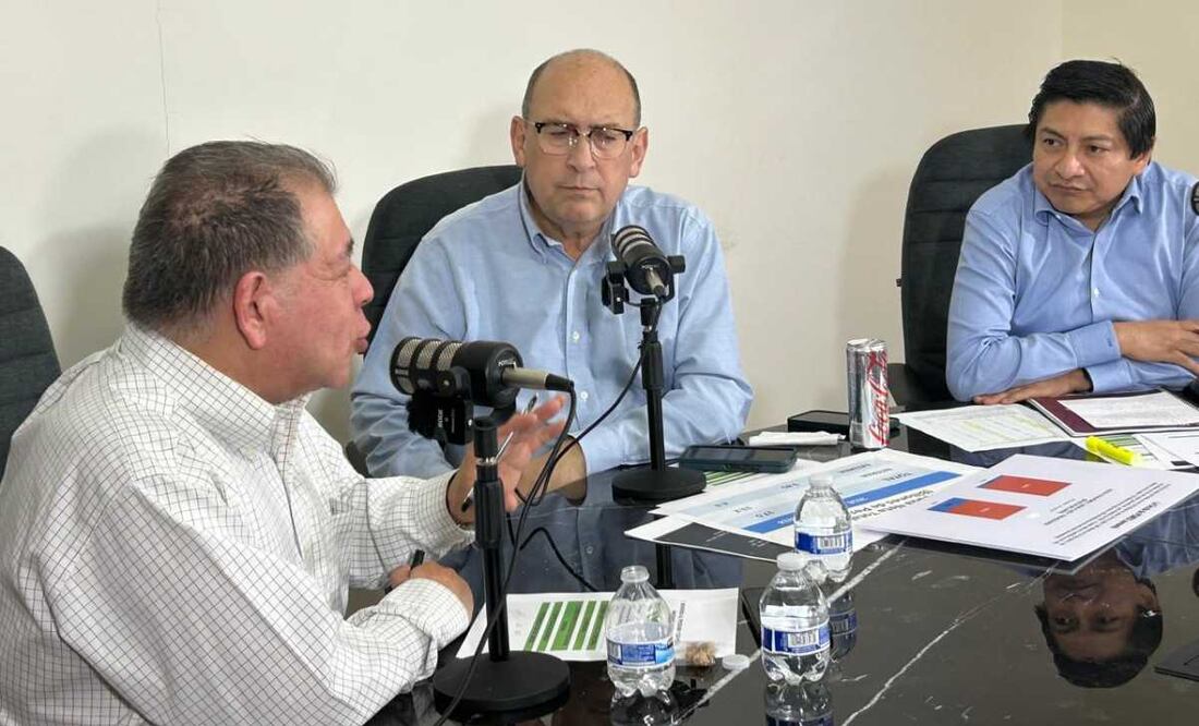 El coordinador del PRI en la Cámara de Diputados, Rubén Moreira, en su programa “Con Peras, Manzanas y Naranjas” este 12 de abril del 2025. Foto: Especial