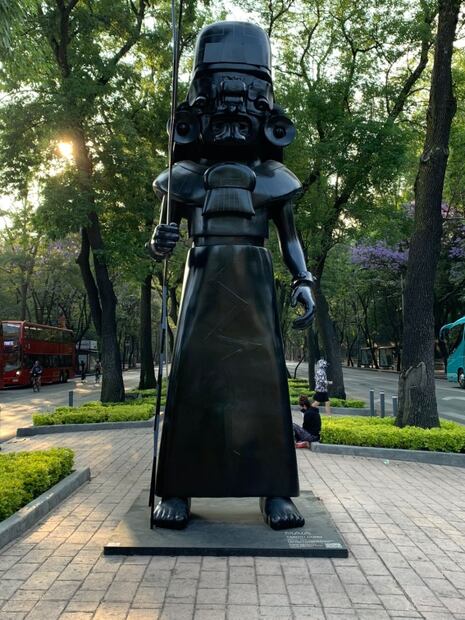 ¿Eres tú, Darth Vader? Aquí te contamos qué hay detrás de la nueva escultura en Reforma