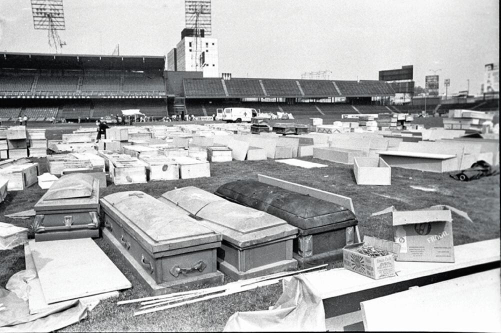 Vista del estadio de beisbol del Seguro Social, que sirvió para albergar los cadáveres del terremoto (ARCHIVO. EL UNIVERSAL)