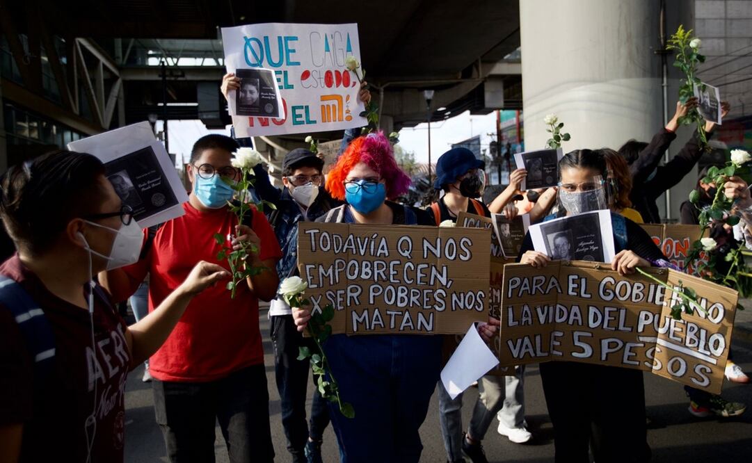Personas a pie y en bicicletas marcharon para pedir justicia por las víctimas que dejó el colapso en la Línea 12 del Metro de la Ciudad de México. Foto: Germán Espinosa/EL UNIVERSAL 