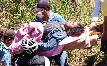 ​Deja 25 lesionados volcadura de autobús en Oaxaca