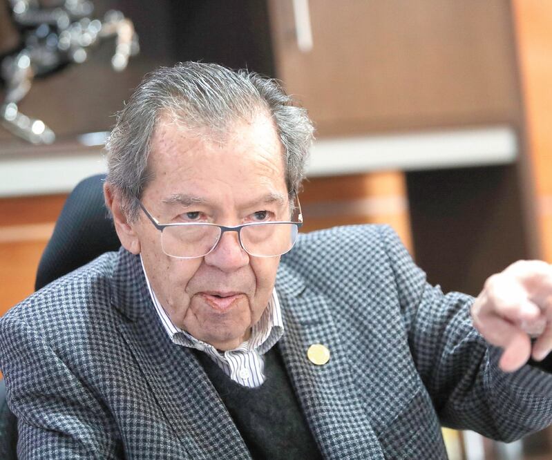 El diputado Porfirio Muñoz Ledo presentó la iniciativa de la nueva Ley del Congreso General, que incluye incorporar el Servicio Profesional de Carrera y crear un Instituto de Investigaciones Parlamentarias. Foto/ARCHIVO EL UNIVERSAL