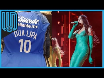 Fanático de Cruz Azul le hace camiseta personalizada a Dua Lipa