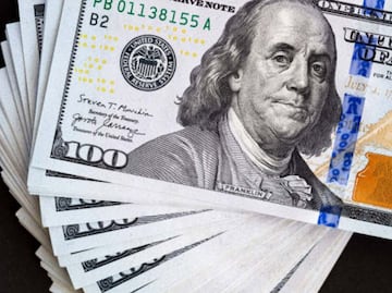 Precio del dólar: Peso cierra presionado frente al billete verde mientras el oro registra su mayor pérdida en 5 años