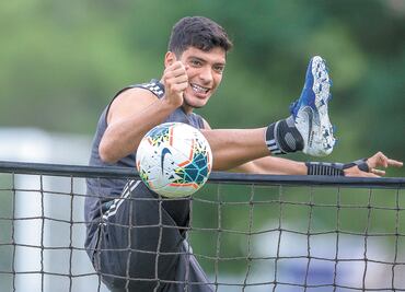 Raúl Jiménez habla de "Chicharito" Hernández