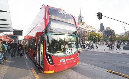 Metrobús "londinense" seduce a capitalinos 