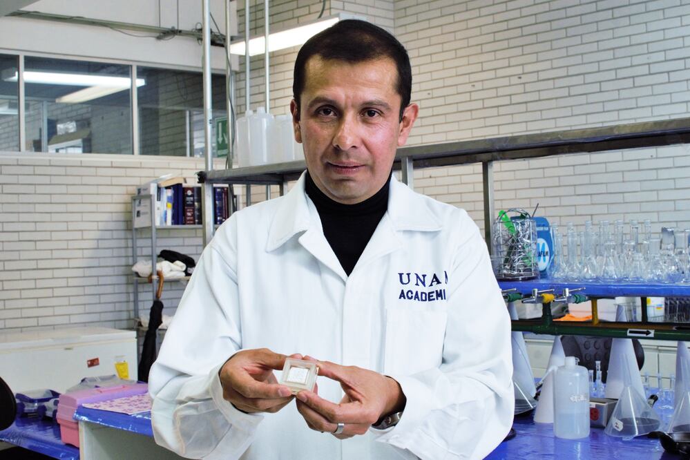 Con parches, investigador de la UNAM combate obesidad y artritis