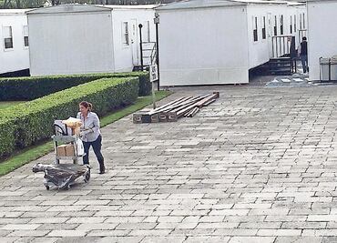 Inicia desalojo de oficinas móviles de diputados